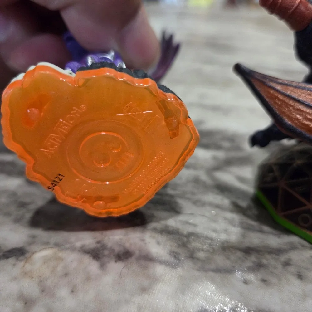 Skylanders Spyro and Cynder Dragon Figures Activision Giants Spyros Adventure